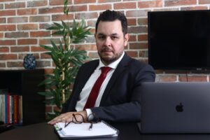 João Marques, advogado bancário do Marques Silva Advogados, em seu escritório em Sorocaba